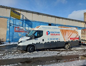 Zateplení stropu dílny pomocí foukané izolace